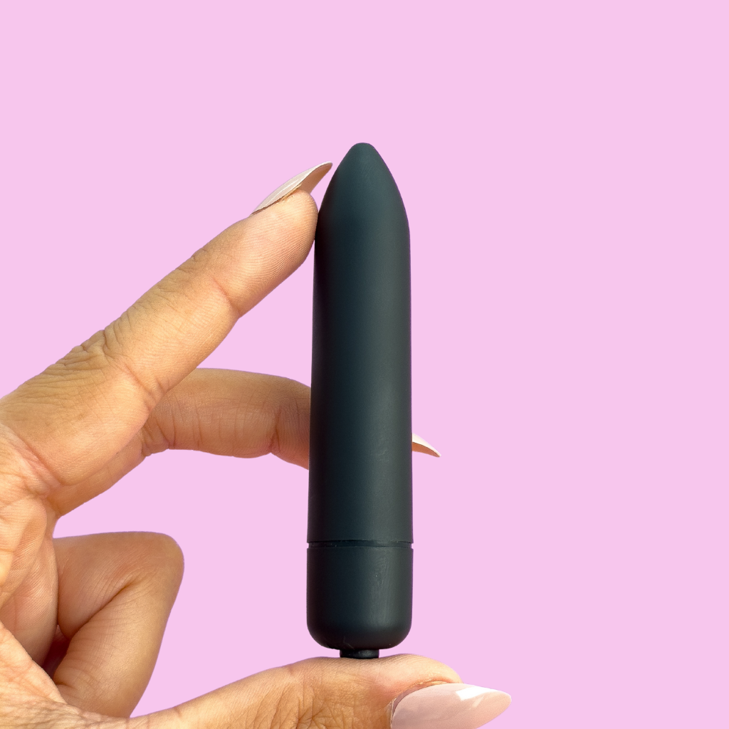 Battery-operated black bullet vibrator – quiet, powerful, and travel-friendly