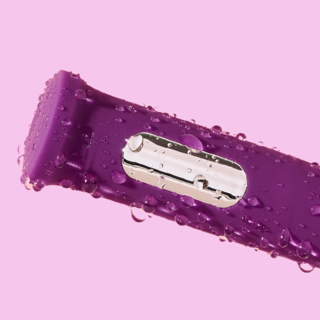 Splash-proof Nirobi Pro Bullet Vibrator—body-safe silicone, single-button control, 10 precise vibration patterns.