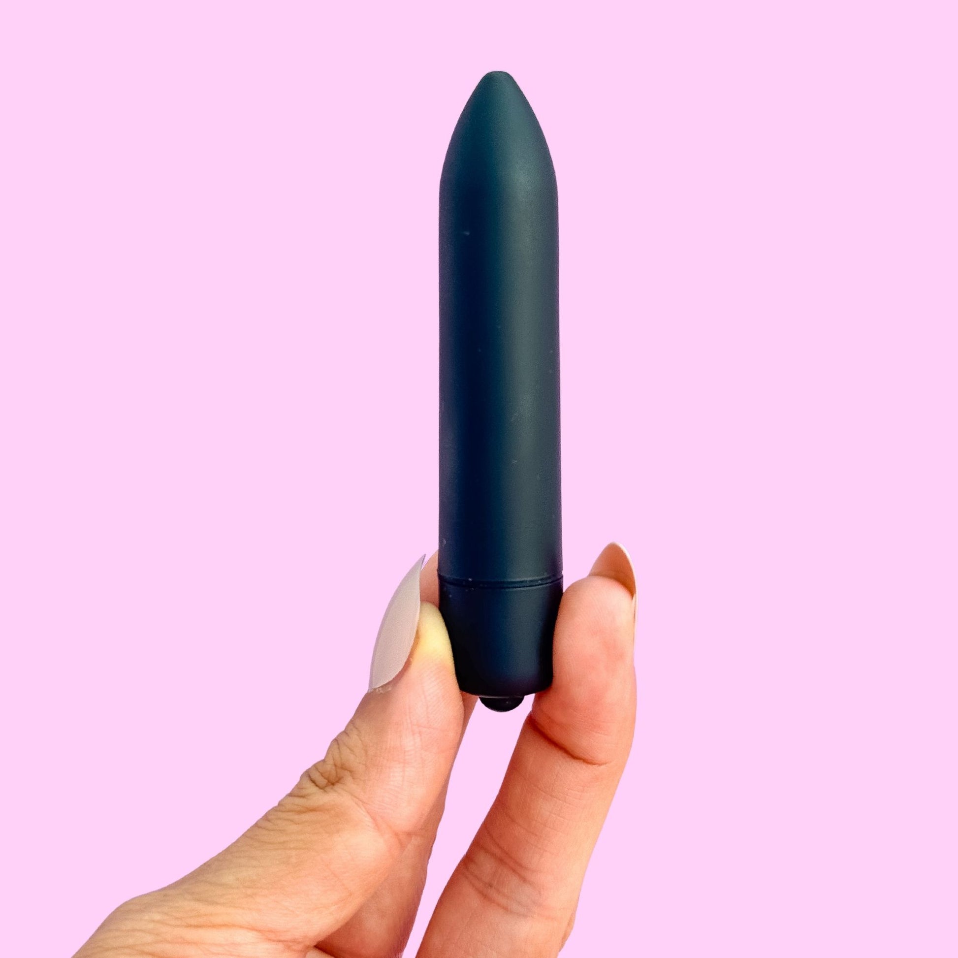 bullet vibrator adult toy for females and males in black powered by aaa battery, discreet packing uk bullet.
